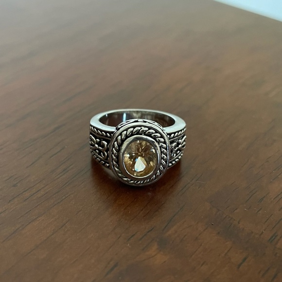 Jewelry - ✨Costume Ring✨